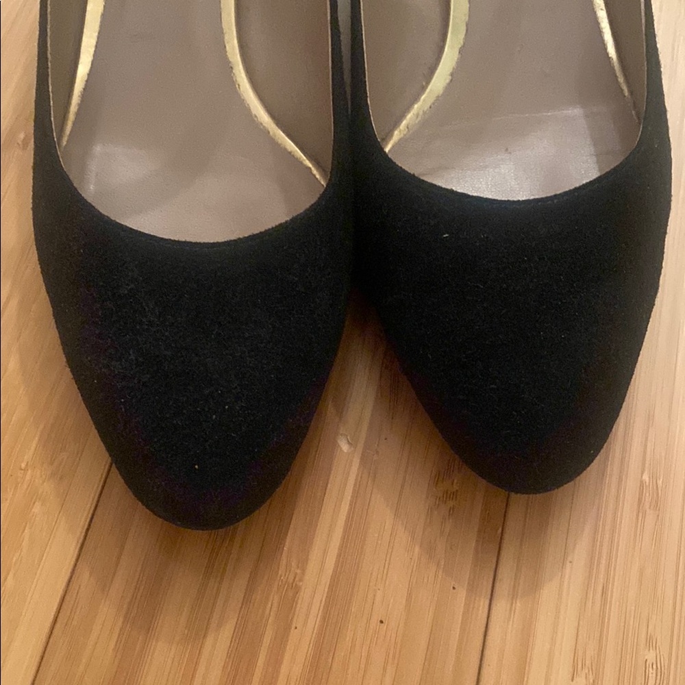 Chloe Black Flats with Gold Accents - Picture 4 of 7